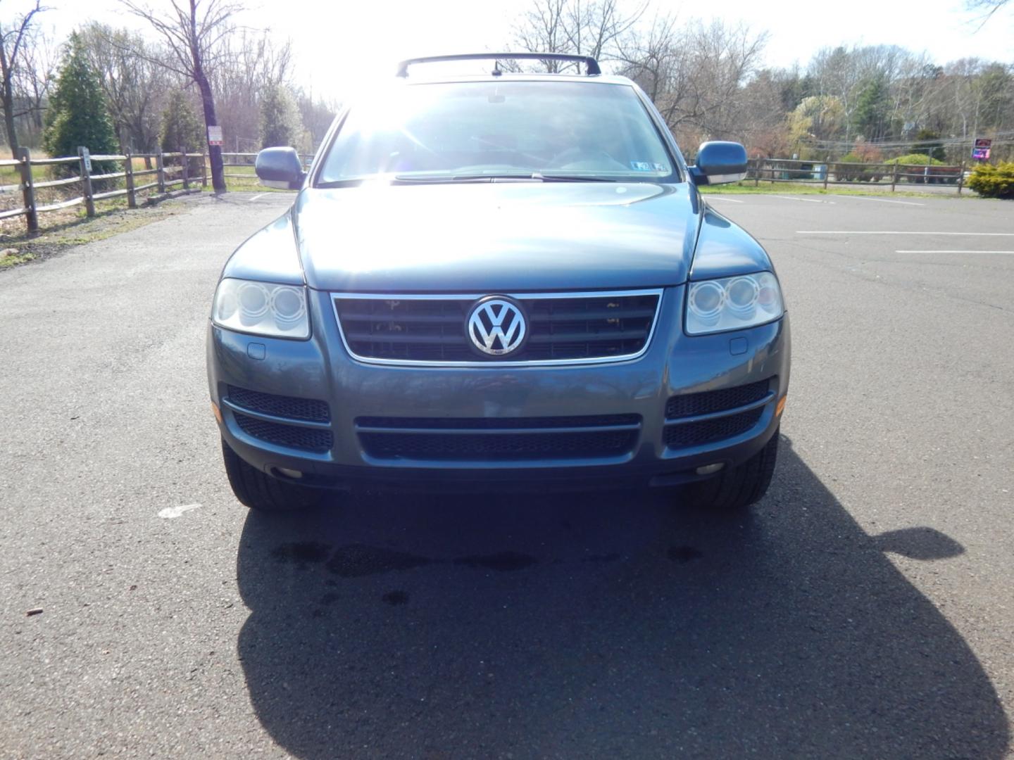 2005 grey /black leather Volkswagen Touareg (WVGZG77L35D) with an V6, 3.2L engine, Automatic transmission, located at 6528 Lower York Road, New Hope, PA, 18938, (215) 862-9555, 40.358707, -74.977882 - Here we have a AWD 3.2L V6 Touareg with black leather interior, power windows/locks/mirrors, heated power front seats, moonroof, tilt wheel with audio controls, cruise control, dual front climate controls, AM-FM-multi CD stereo, driver & passenger front & side airbags, roof rack, rear wiper and 17" - Photo#6